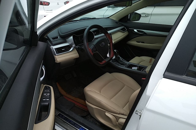 GEELY Emgrand 2019 car image #12