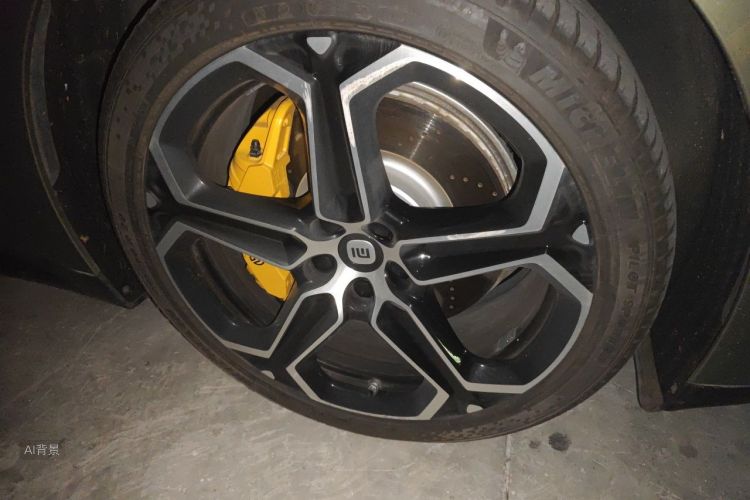 MI SU7 2025 immagine di auto #9