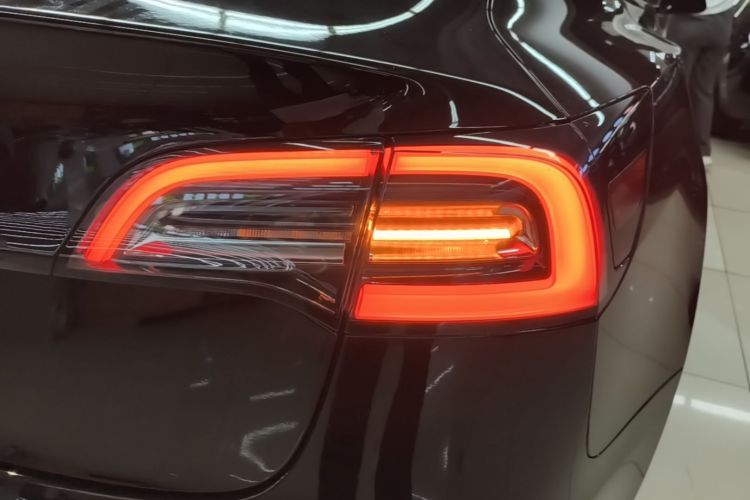 Tesla Model 3 2023 car image #8