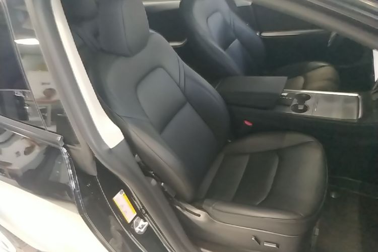 Tesla Model Y 2023 car image #24