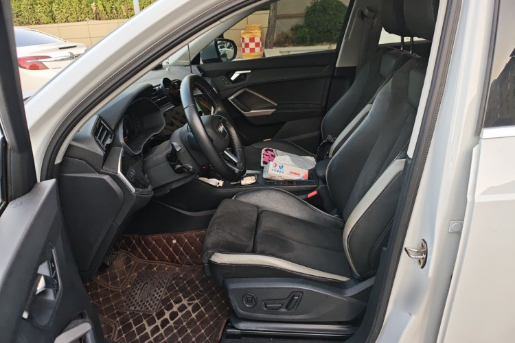 Audi Q3 2020 car image #15