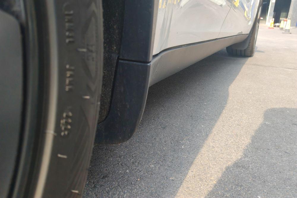 Tesla Model Y 2025 car image #12