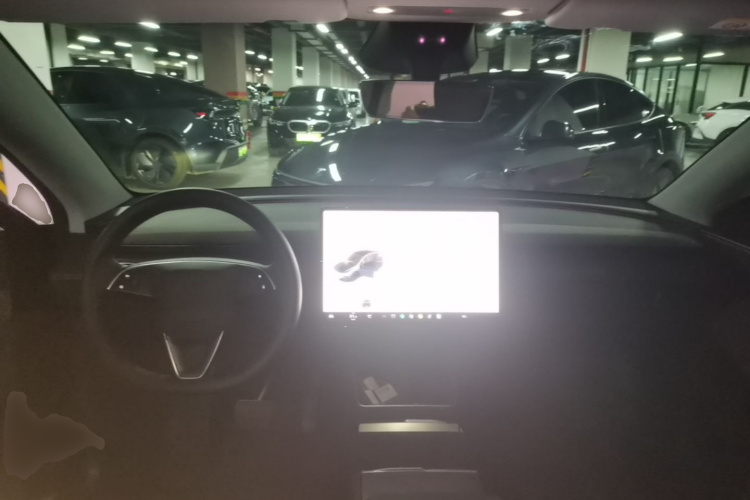 Tesla Model Y 2025 #10 Tesla Model Y 2025 car image #10