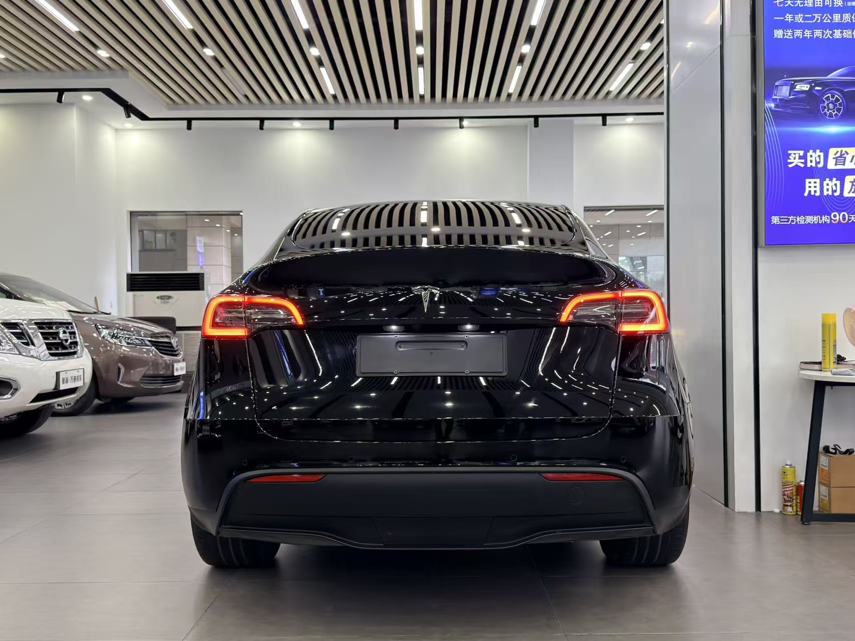 Tesla Model Y 2023 #7 Tesla Model Y 2023 car image #7