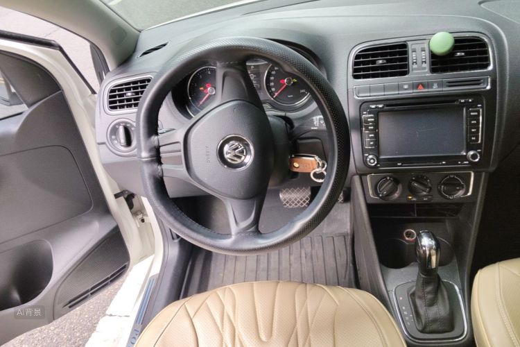 Volkswagen Polo 2015 #13 Volkswagen Polo 2015 car image #13