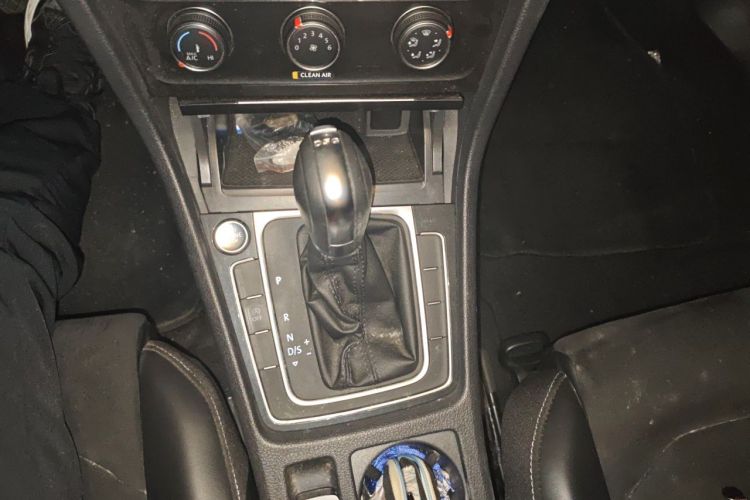 Volkswagen Golf 2020 car image #14