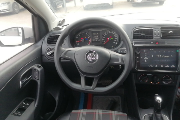 Volkswagen Polo 2017 #15 Volkswagen Polo 2017 car image #15