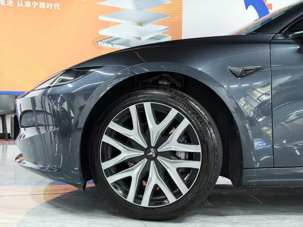 Tesla Model 3 2025 car image #7