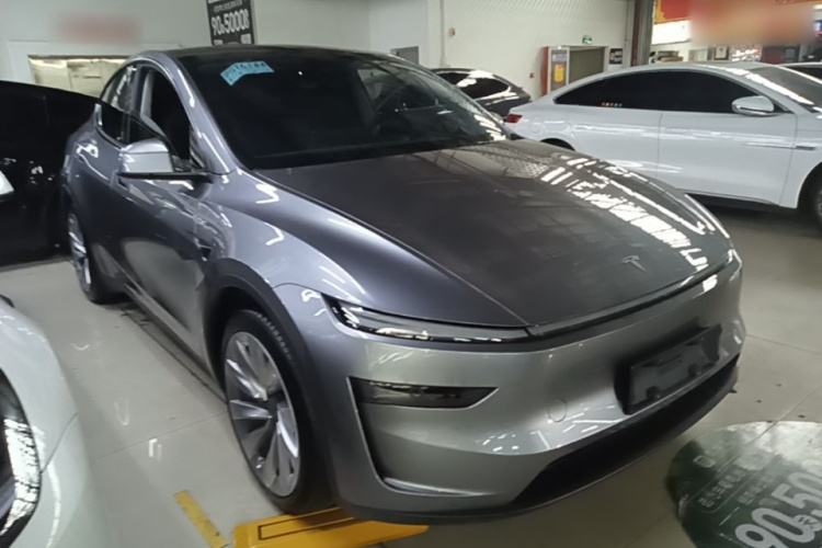 Tesla Model Y 2025 #6 Tesla Model Y 2025 car image #6