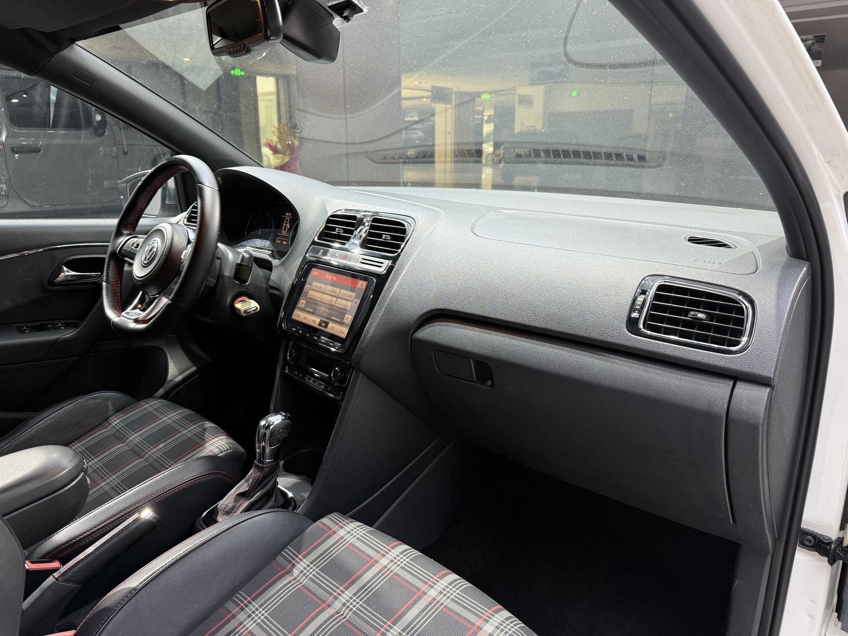 Volkswagen Polo 2015 #8 Volkswagen Polo 2015 car image #8