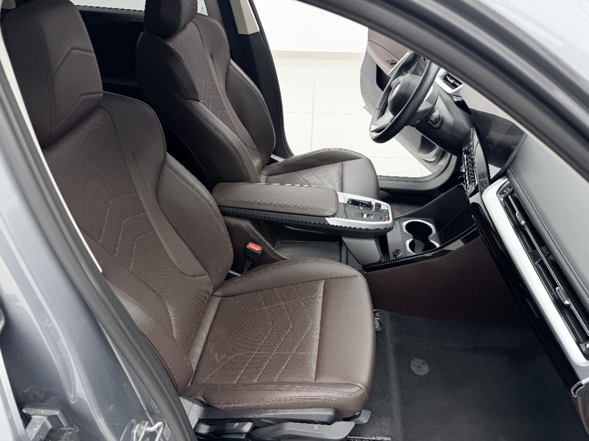BMW X1 2023 car image #10