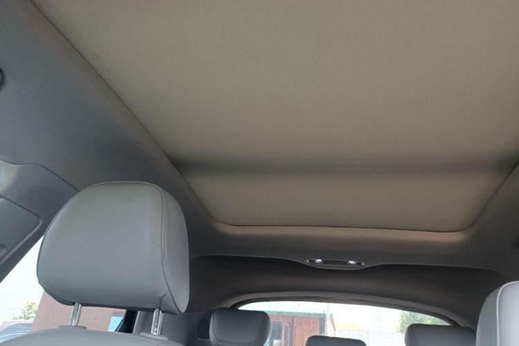 Audi Q3 2016 car image #18