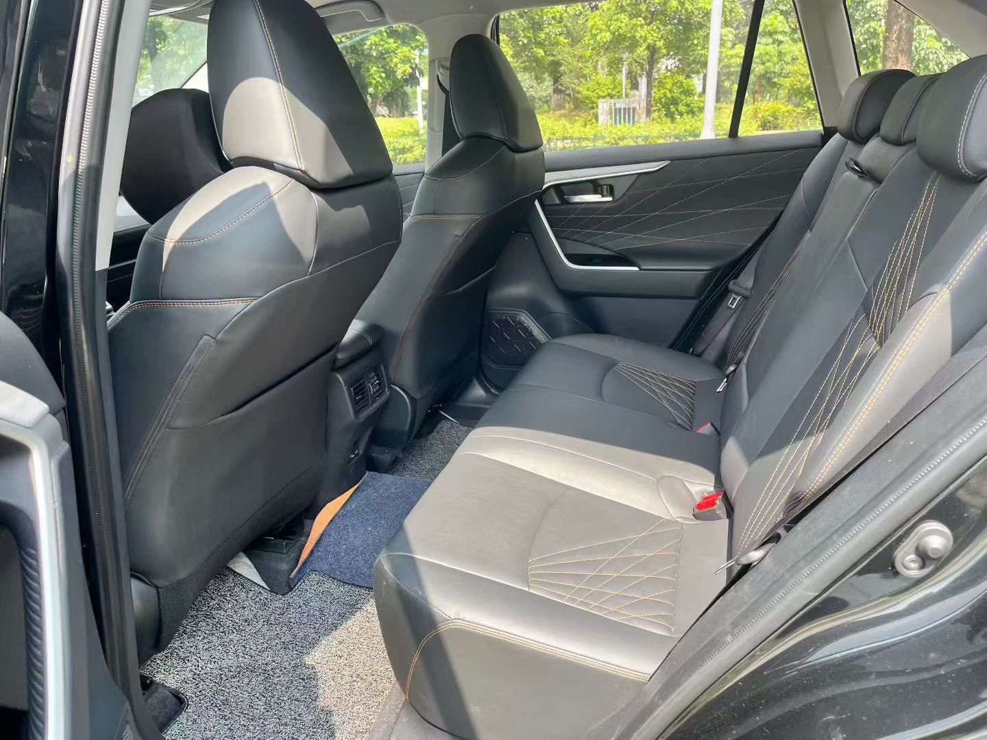 Toyota RAV4 2024 صورة سيارة #4