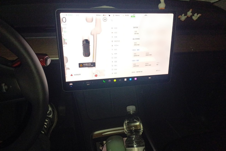 Tesla Model Y 2022 car image #14