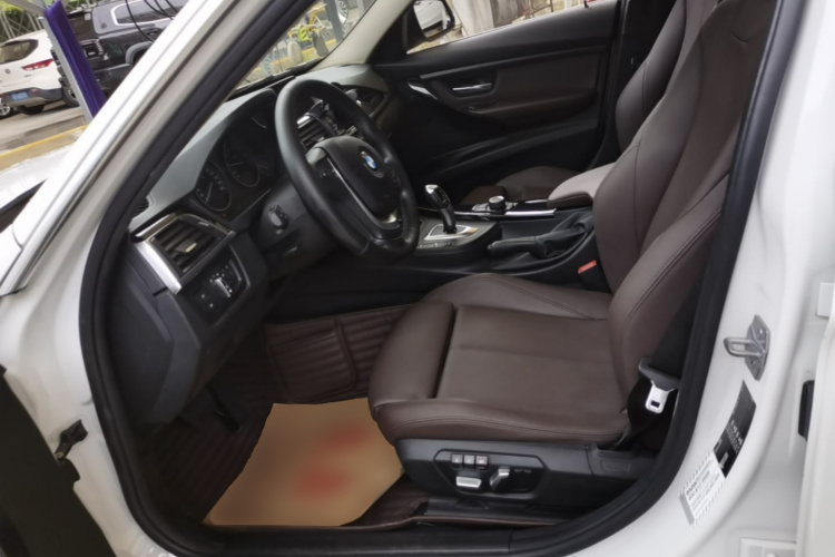 BMW 3 Series 2018 #15 BMW 3 Series 2018 car image #15