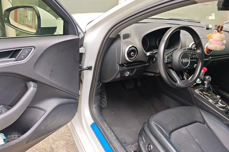 Audi A3 2019 car image #18