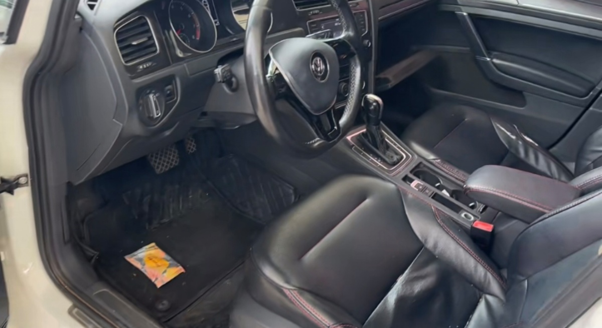 Volkswagen Golf 2018 car image #2