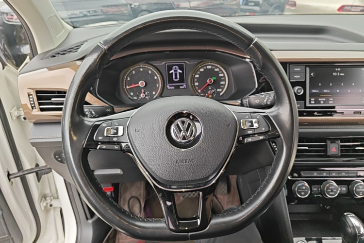 Volkswagen Tharu 2020 car image #15