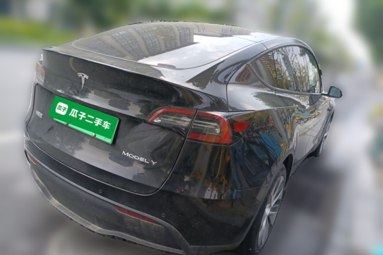 Tesla Model Y 2023 #5 Tesla Model Y 2023 car image #5