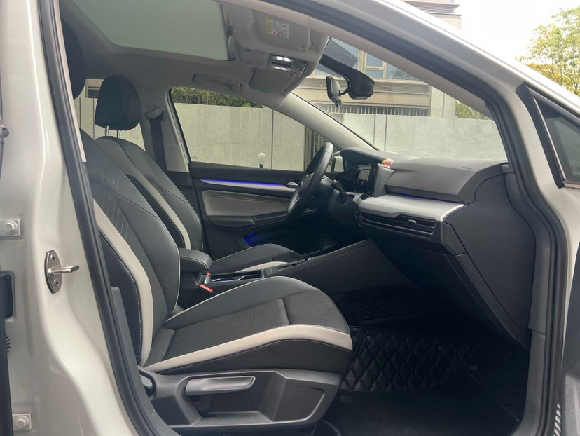 Volkswagen Golf 2023 car image #7
