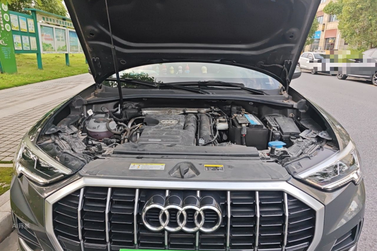 Audi Q3 2020 car image #22