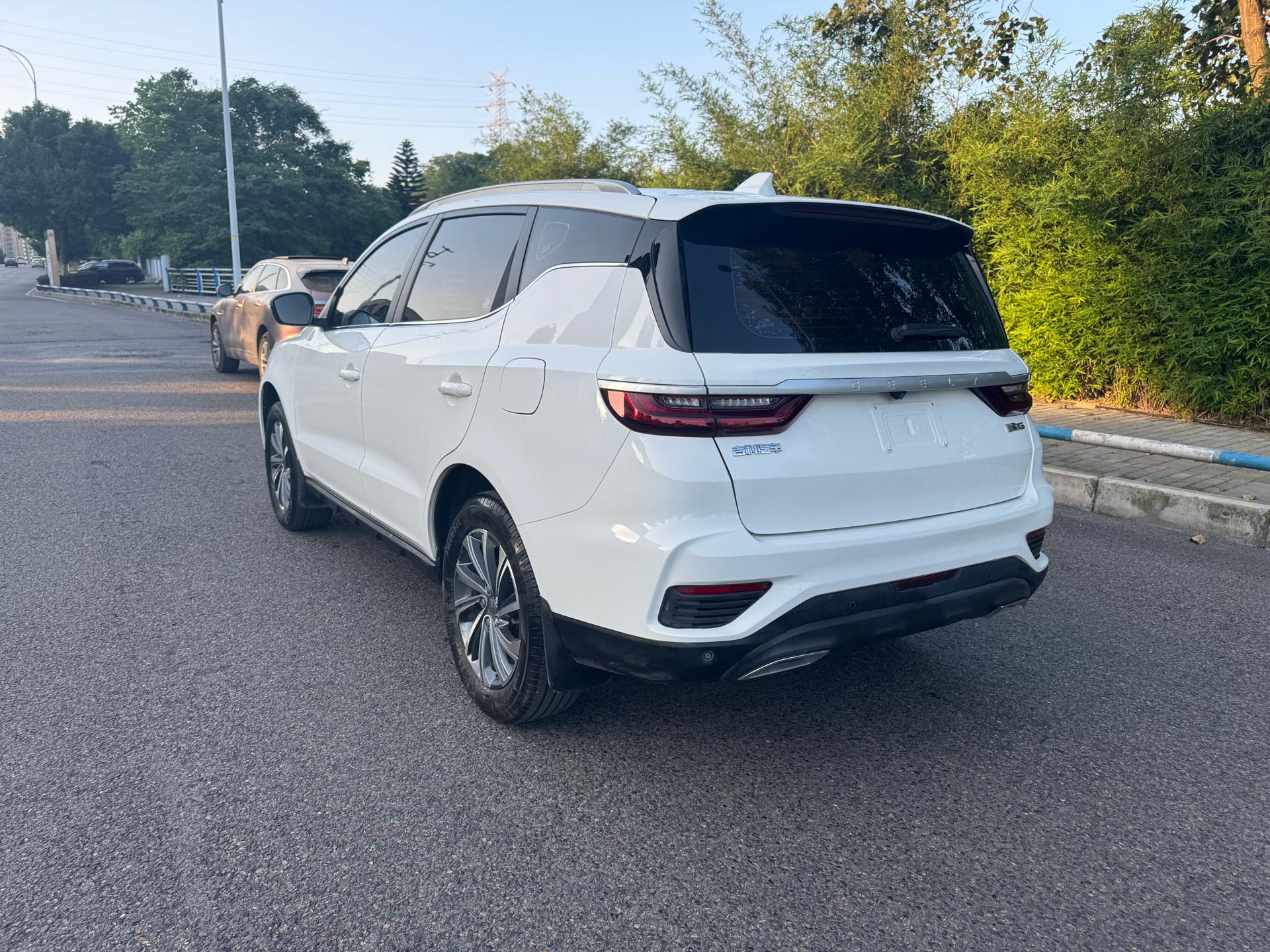 GEELY Vision X6 2021 image de voiture #7
