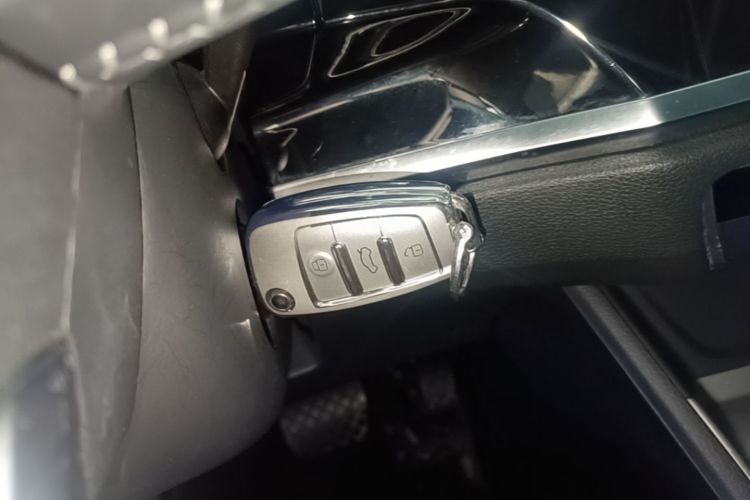 Audi Q3 2020 car image #14