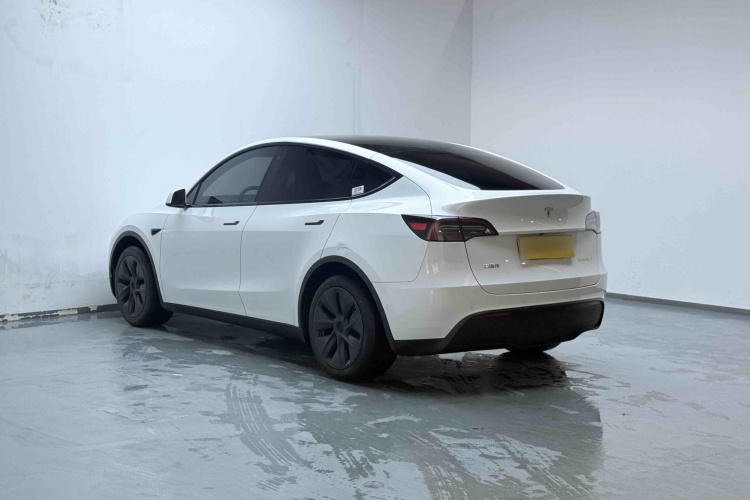 Tesla Model Y 2024 #5 Tesla Model Y 2024 car image #5