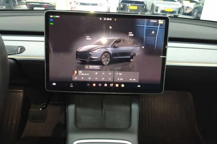 Tesla Model Y 2024 #13 Tesla Model Y 2024 car image #13