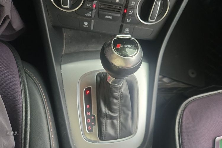 Audi Q3 2016 car image #16