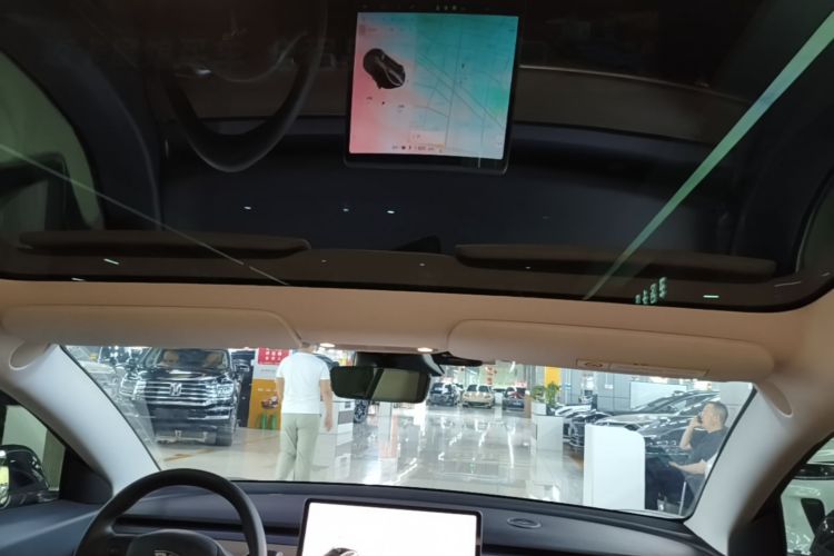Tesla Model 3 2020 car image #18