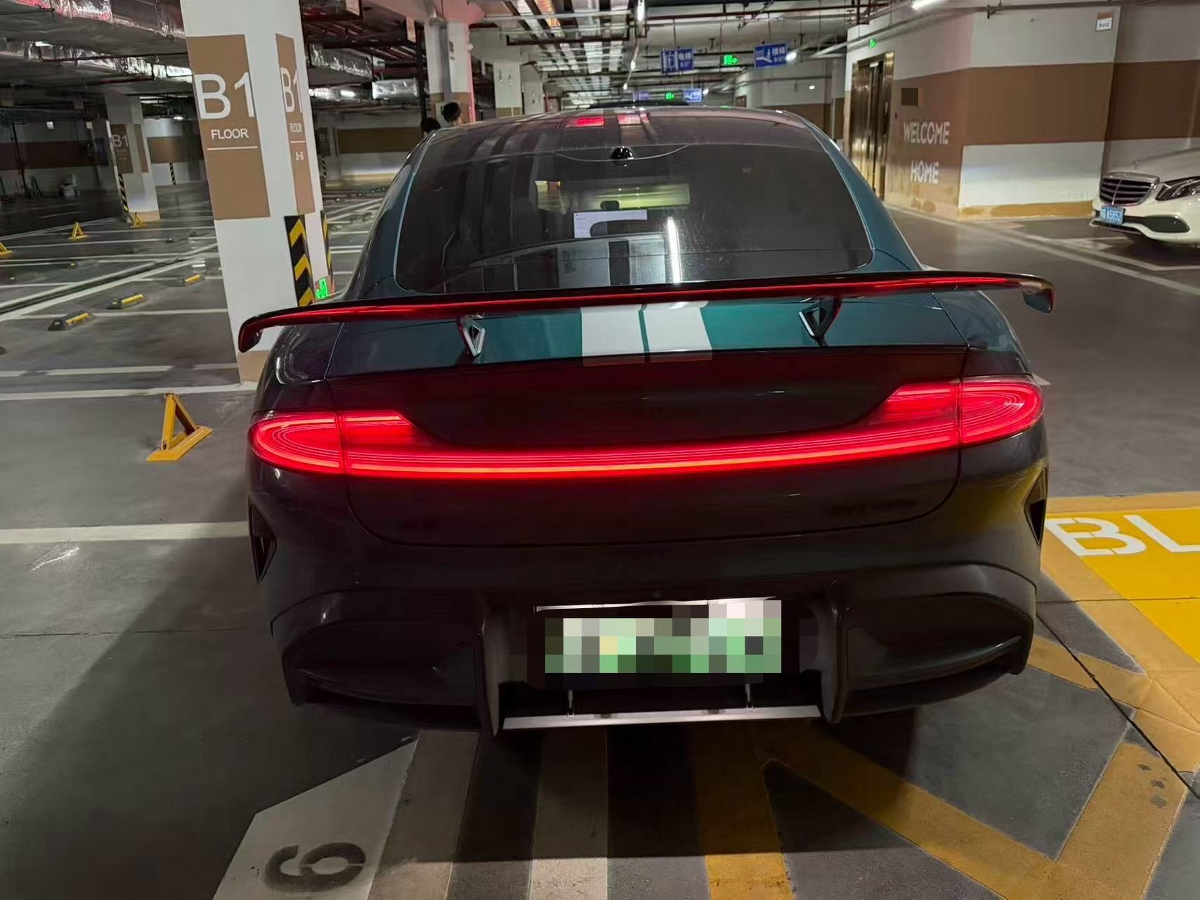 小米汽车 小米SU7 Ultra 2025 汽车图片 #5