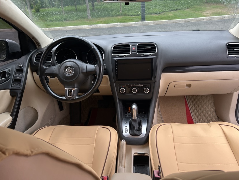 Volkswagen Golf 2011 car image #6