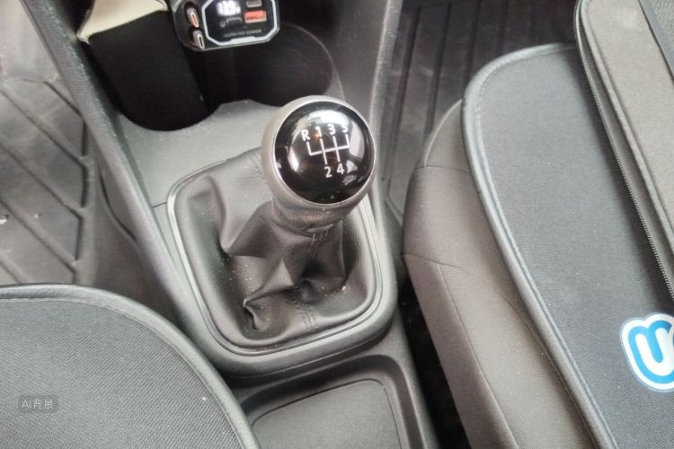 Volkswagen Polo 2016 car image #16