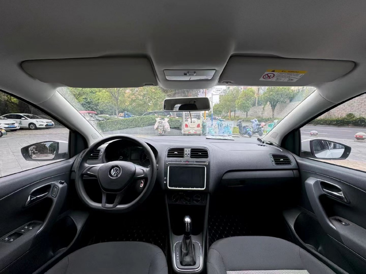 Volkswagen Polo 2017 car image #8