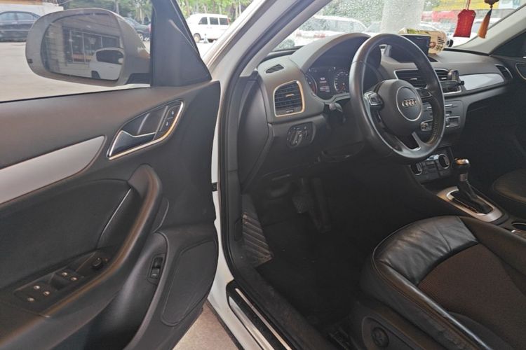 Audi Q3 2018 immagine di auto #16