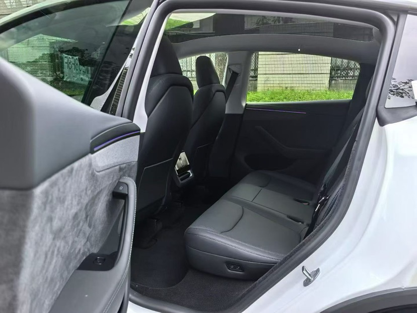 Tesla Model Y 2026 imagen de coche #5