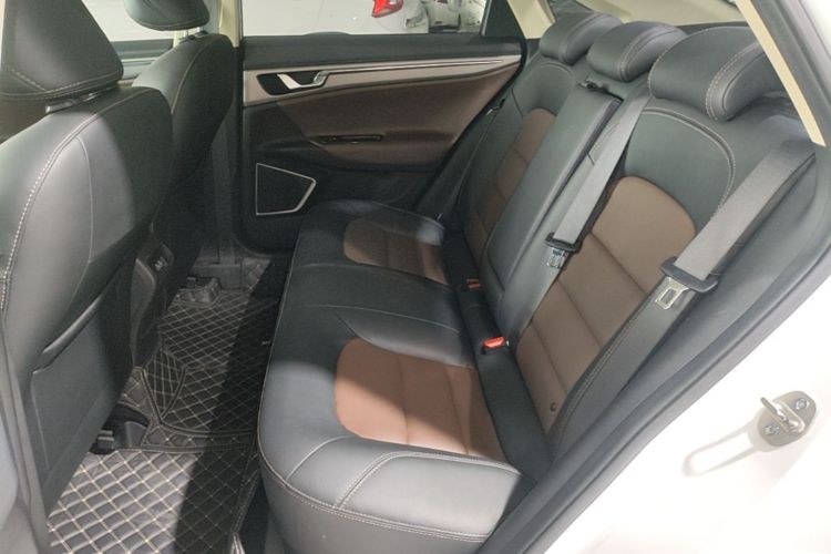 GEELY Emgrand GL 2018 car image #17