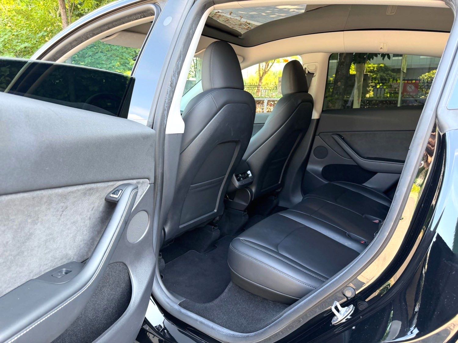 Tesla Model Y 2023 #5 Tesla Model Y 2023 car image #5