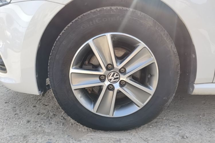 Volkswagen Polo 2017 car image #9