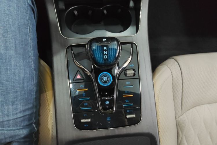 BYD Han 2024 car image #14