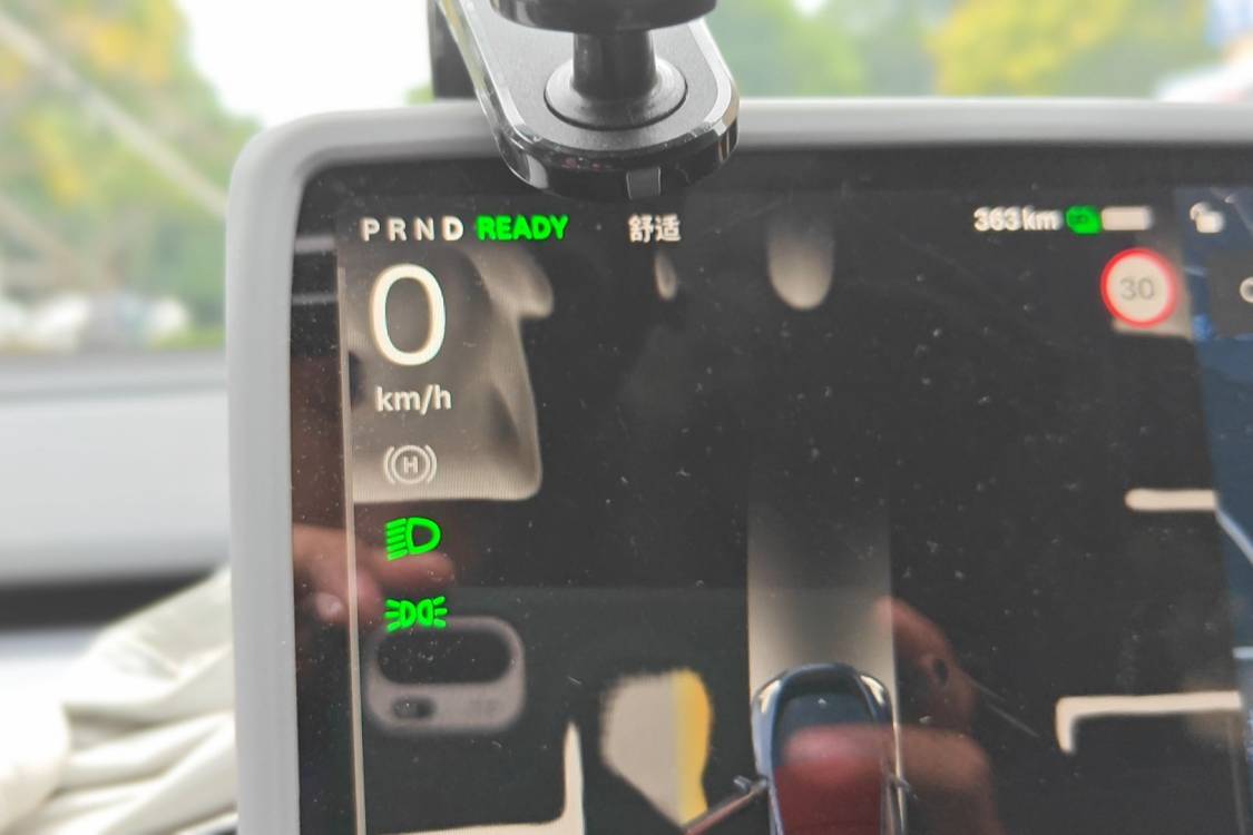 Tesla Model Y 2024 car image #24