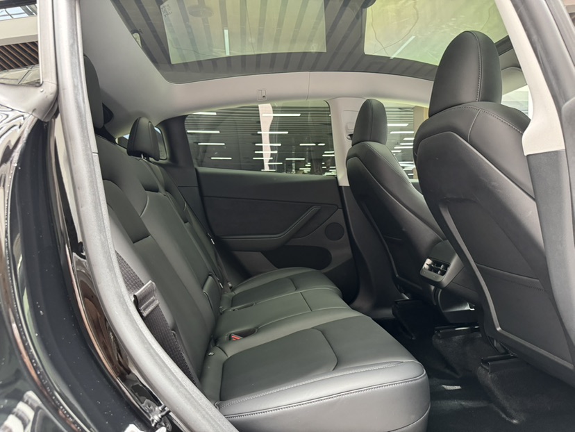Tesla Model Y 2023 car image #23