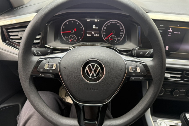 Volkswagen Polo 2022 صورة سيارة #12