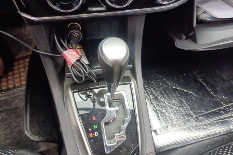 2015 car image #18