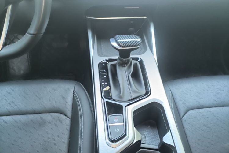 GEELY Emgrand 2024 #14 GEELY Emgrand 2024 car image #14