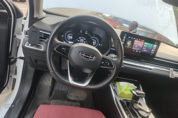 GEELY Emgrand 2022 car image #12