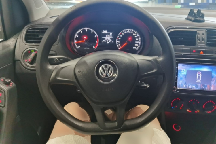 Volkswagen Polo 2015 #11 Volkswagen Polo 2015 car image #11