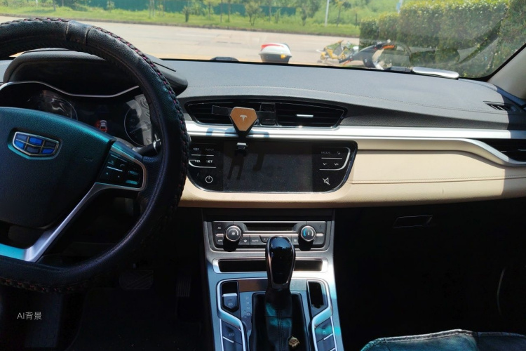 GEELY Emgrand 2019 car image #11