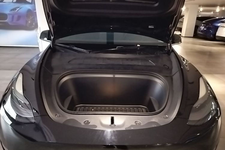 Tesla Model Y 2023 car image #20
